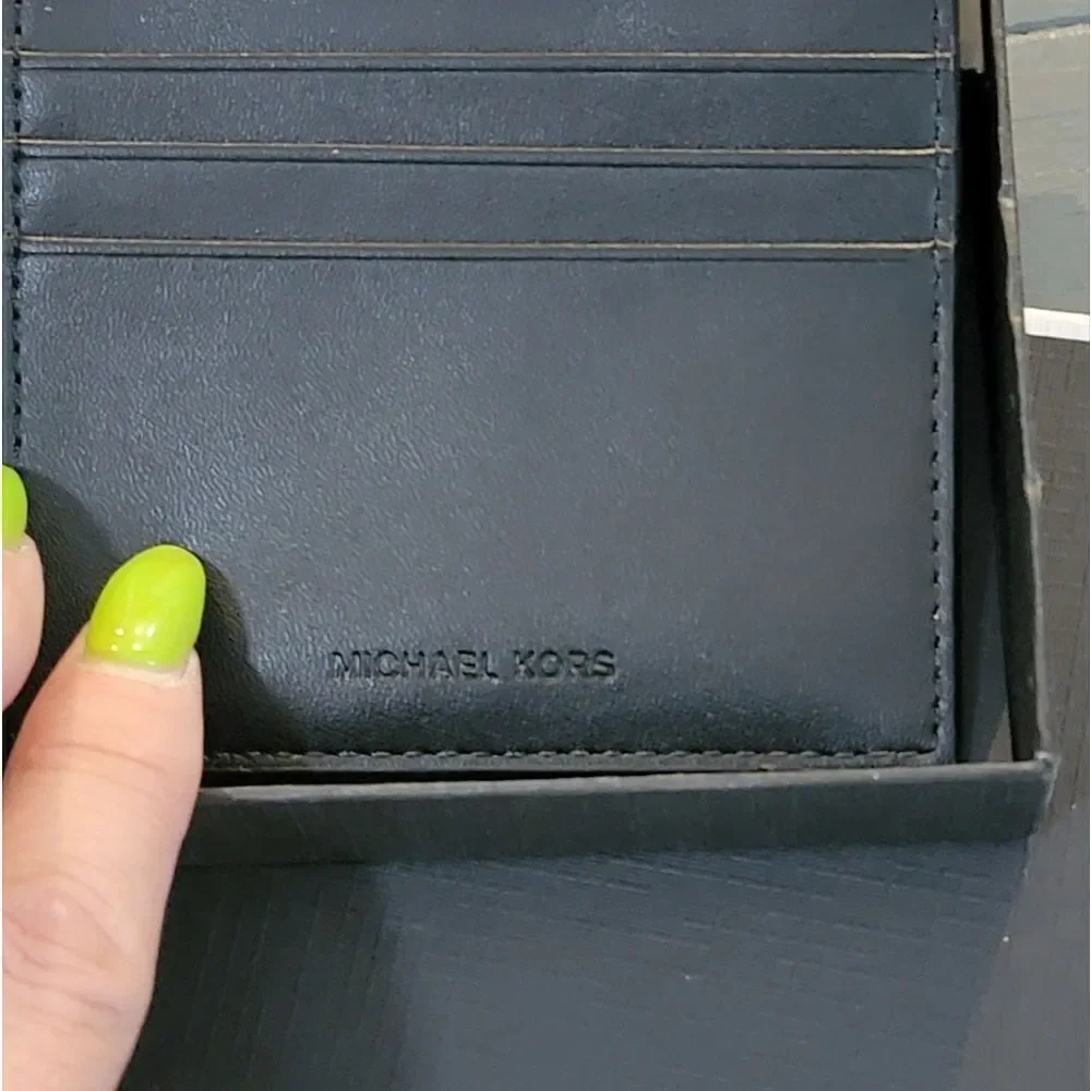 🎄🎁ALERT Michael Kors Men's Black Jet Set Signature Andy Billfold Pocket